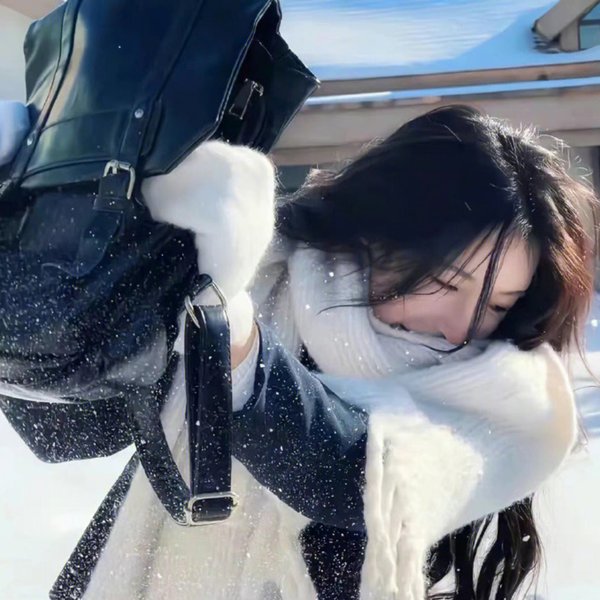 葡萄架下的女神